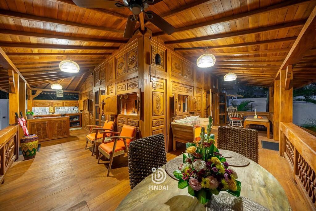 Rumah Joglo Villa Candidasa